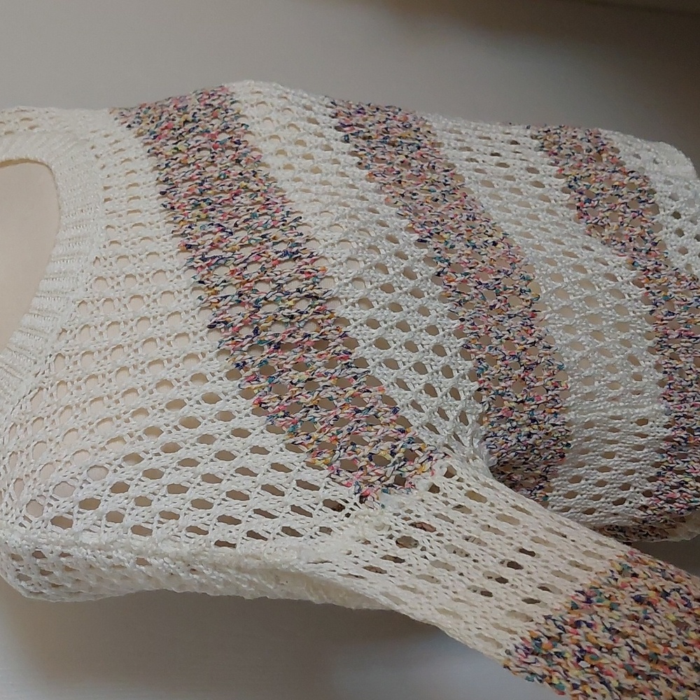 Sweaters. - Picture 3 of 4
